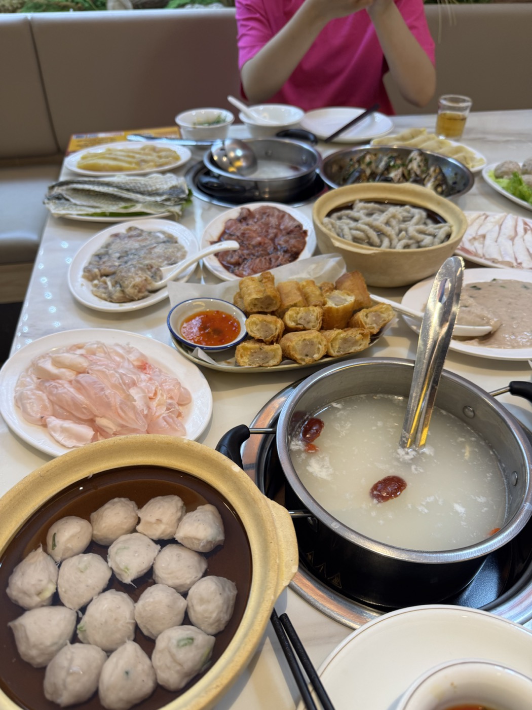 邓四姨鱼肉云吞等菜品实拍